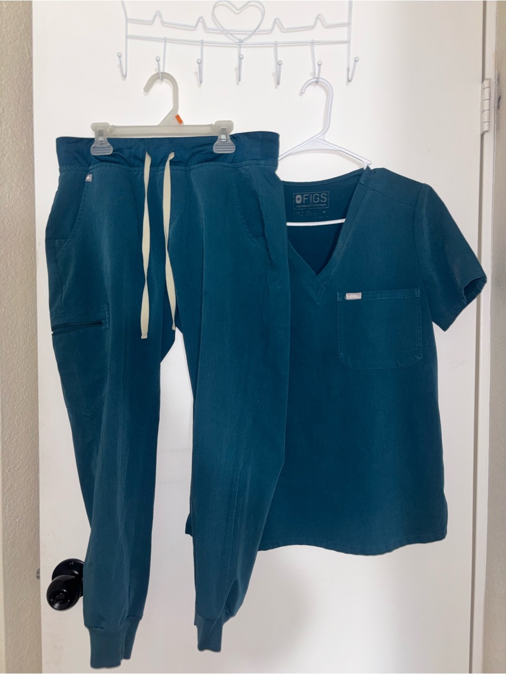 Figs Women's Teal Jogger Scrub Set